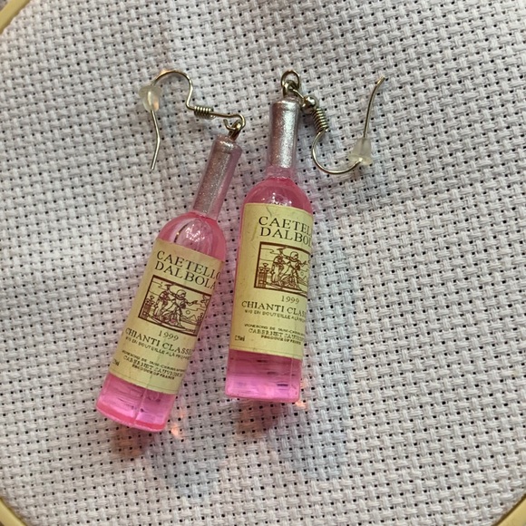 Pink wine bottle earrings - Picture 2 of 3